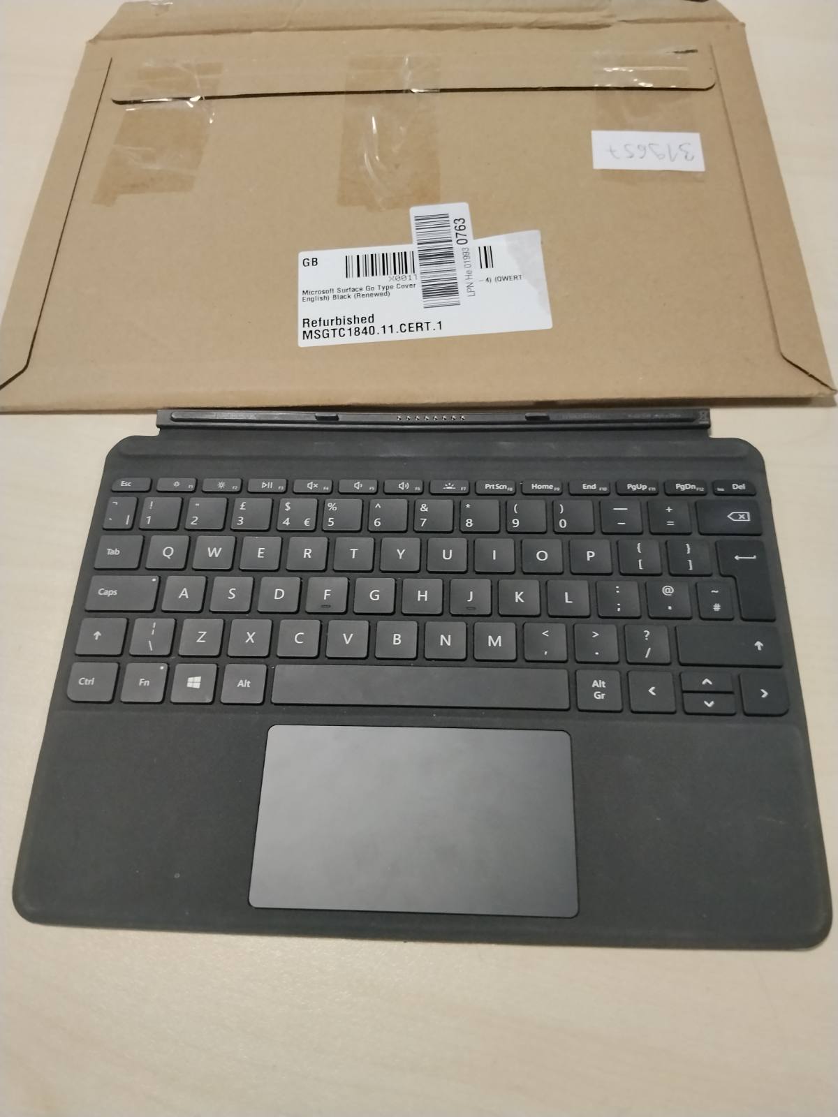 319657 - MICROSOFT SURFACE GO2 OSE GO3 TYPE COVER E ZEZË (E RINOVUAR)