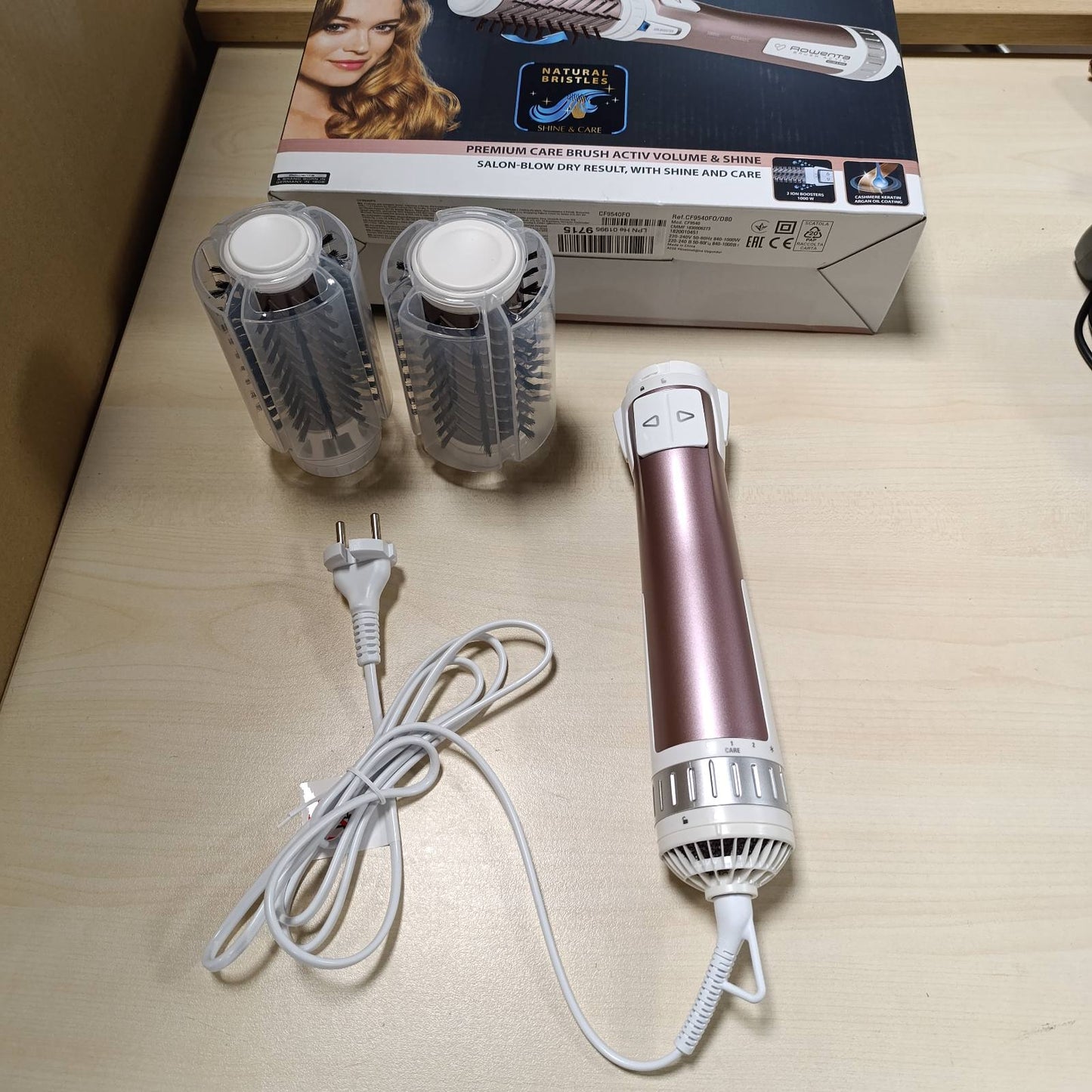 315547 - ROWENTA Furçë rrotulluese me ajër të nxehtë Brush Activ Premium Care, fije natyrale për flokë me shkëlqim, veshje me keratin kashmiri, 2 aksesorë furçe 40 mm dhe 50 mm, 3 cilësime, e bardhë, CF9540