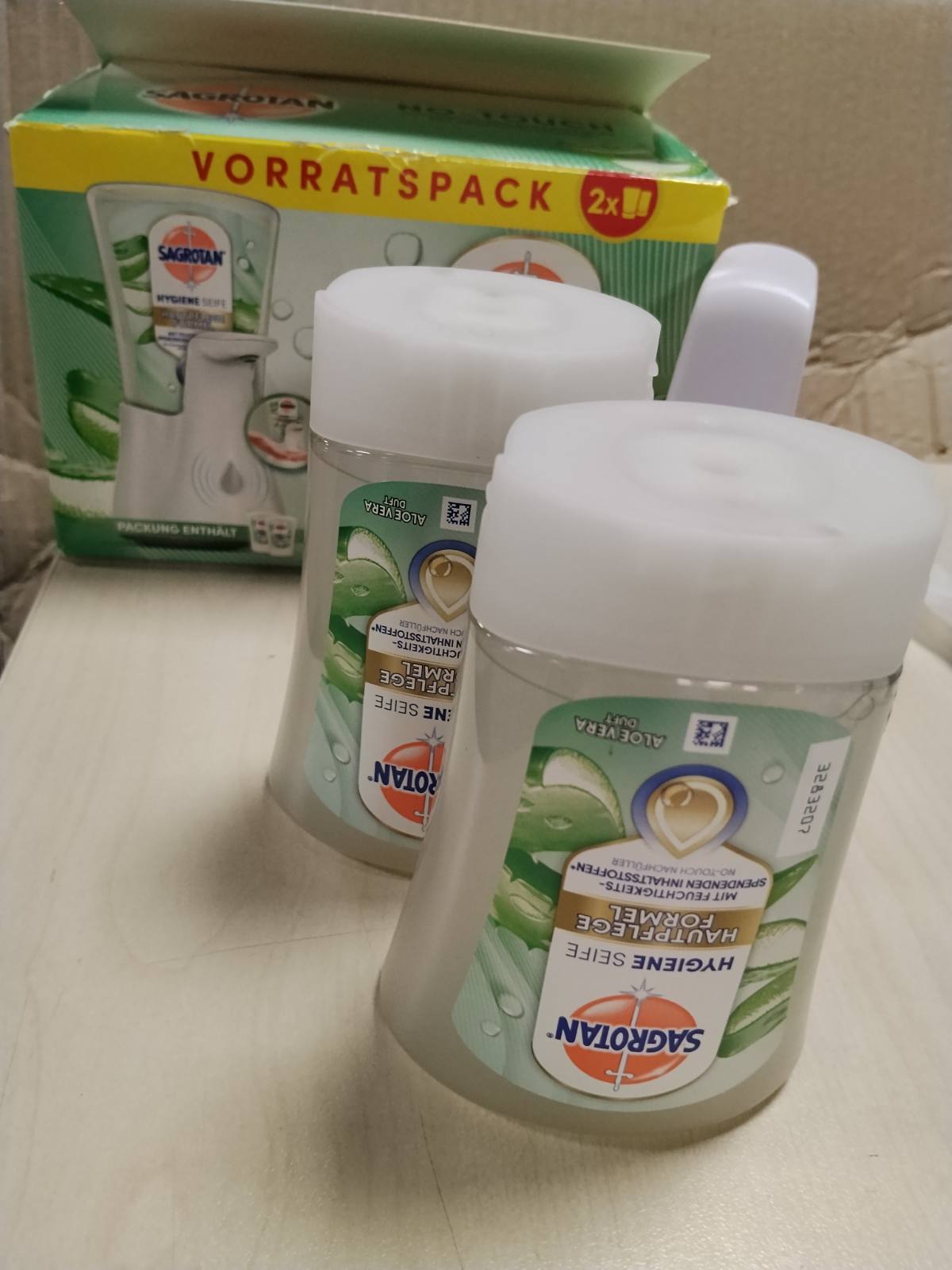 318029 - DOZATOR SAGROTAN Automatik Sapuni Pa Prekje, i Bardhë, 2 x 250 ml Sapun të Lëngshëm me Mbushje Sagrotan Aloe Vera