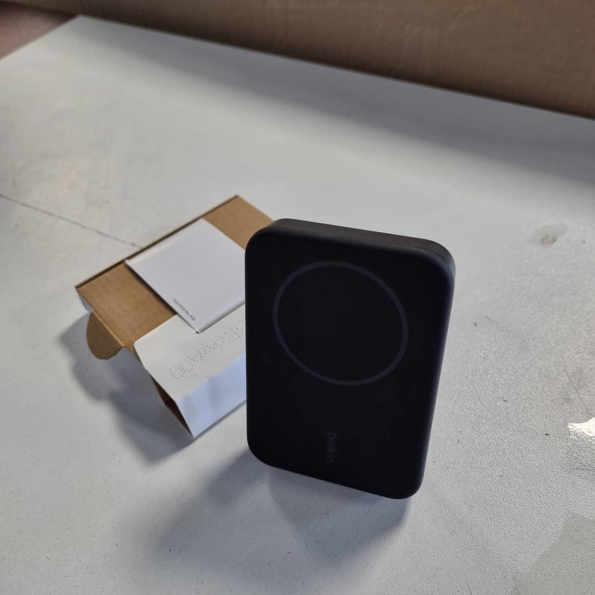319493 - BELKIN Karikues pa tel BoostCharge Pro 8000mAh me Qi2, karkues portativ kompatibël me MagSafe, mbështetëse e integruar - i zi
