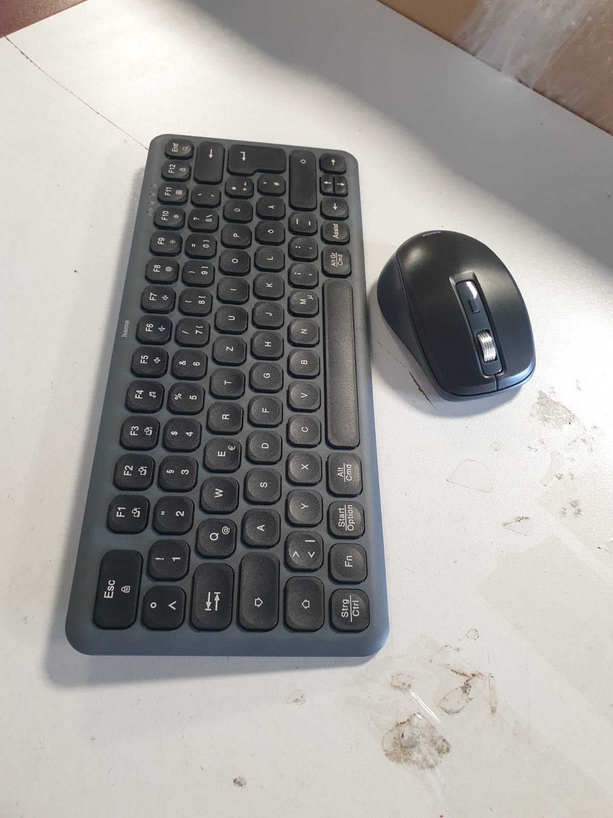 273260 - HAMA Set tastiere dhe mausi pa tel, Bluetooth/pa tel për PC, smartphone, tablet, i vogël, me bateri, taste të qeta me gërshërë, taste multimediale, paraqitje gjermane QWERTZ
