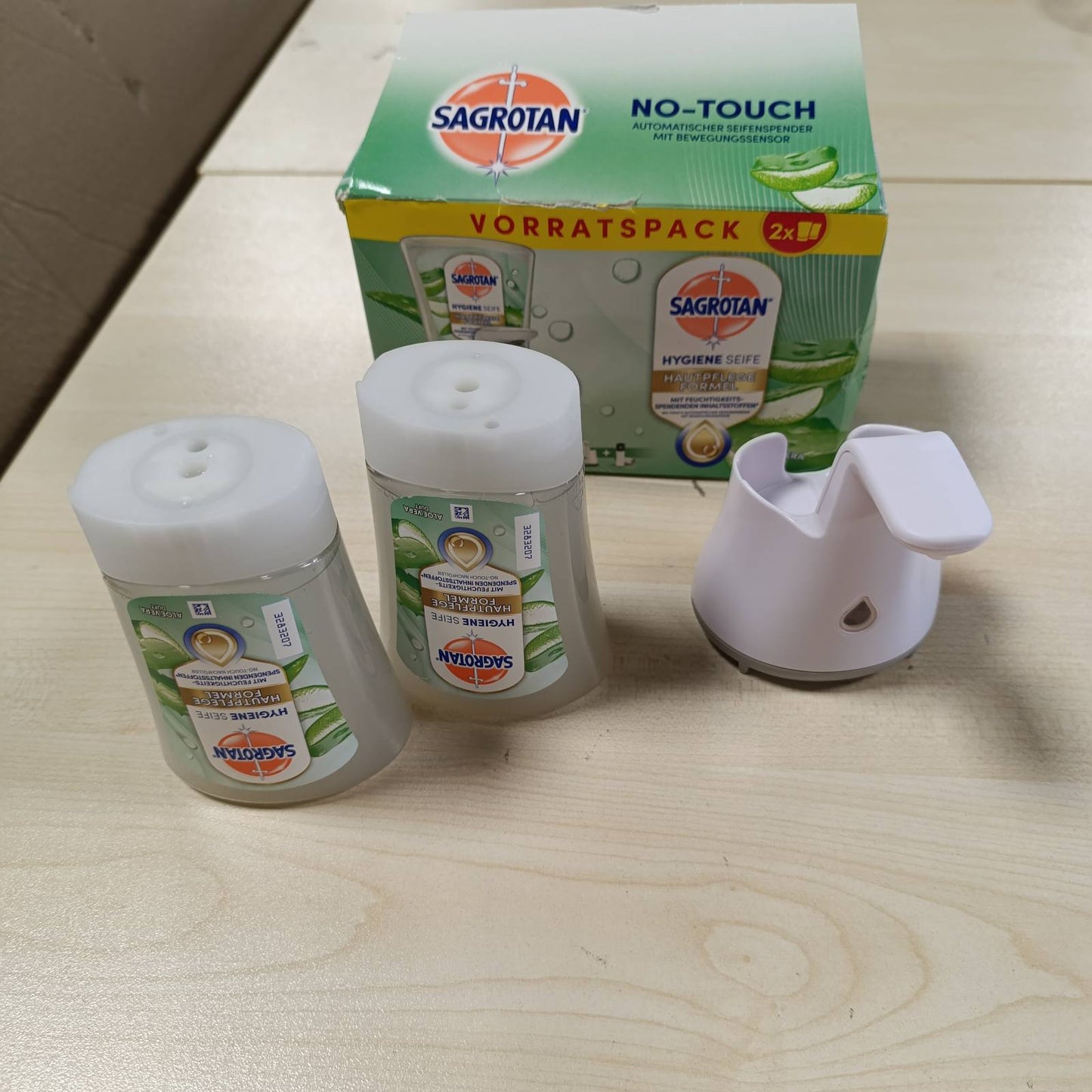 318028 - DOZATOR SAGROTAN Automatik Sapuni Pa Prekje, i Bardhë, 2 x 250 ml Sapun të Lëngshëm me Mbushje Sagrotan Aloe Vera