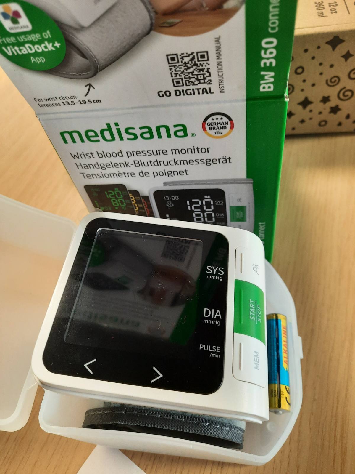 316634 - medisana BW 360 Monitor tensioni gjaku për kyçin e dorës, me aplikacion Bluetooth, shkallë semafori, funksion memorie