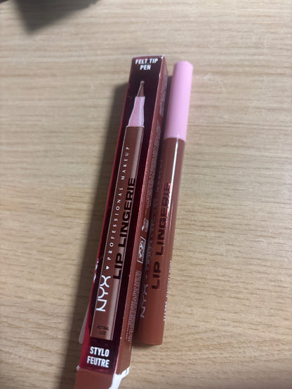 318403 - NYX PROFESSIONAL MAKEUP - Lip Lingerie Lipliner - Laps Buzësh i Papërshkueshëm nga Uji - Ngjyra: Naughty Nude
