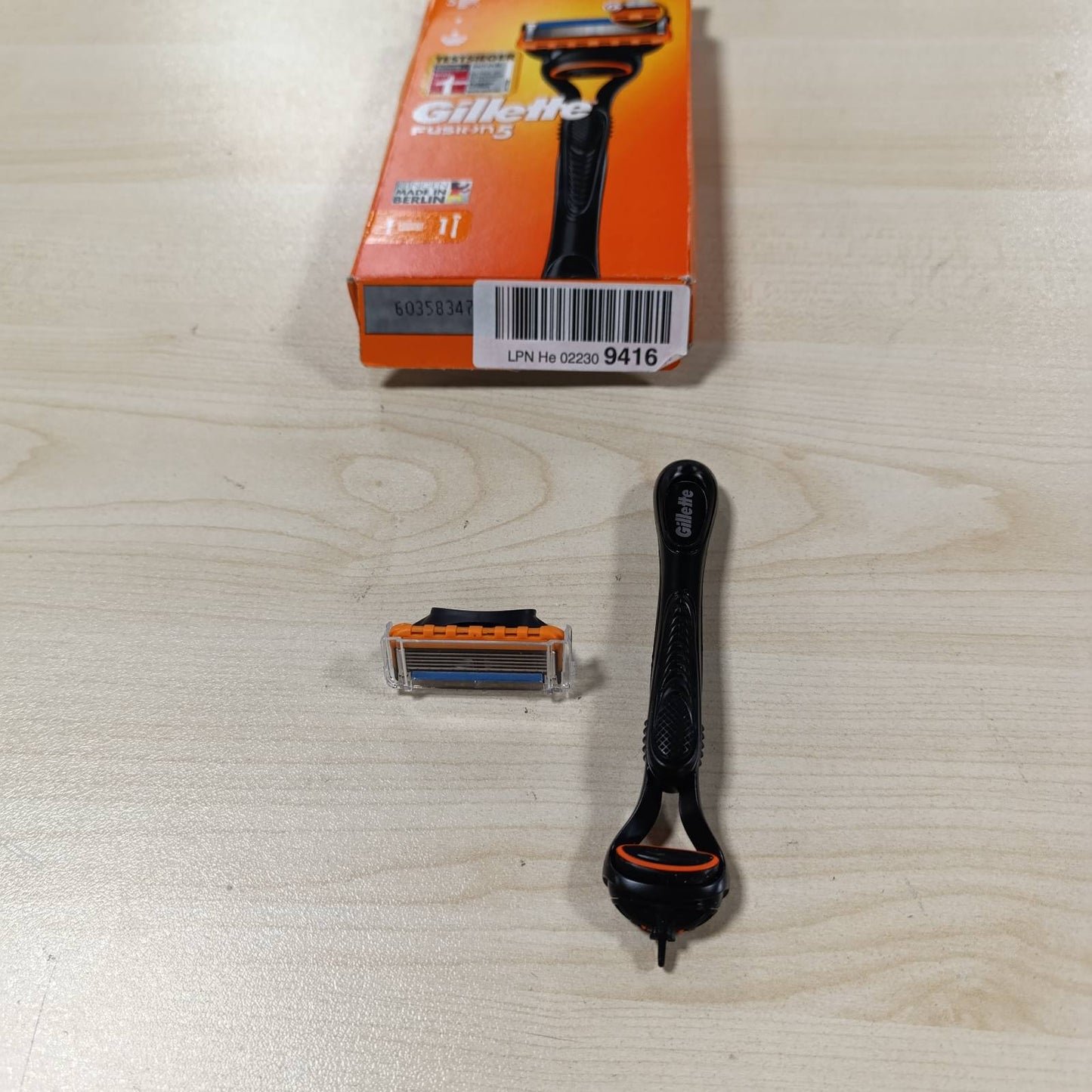 318527 - GILLETTE Brisku për Burra Fusion 5, 1 brisk i lagësht dhe 1 teh brisku me shirit lubrifikues