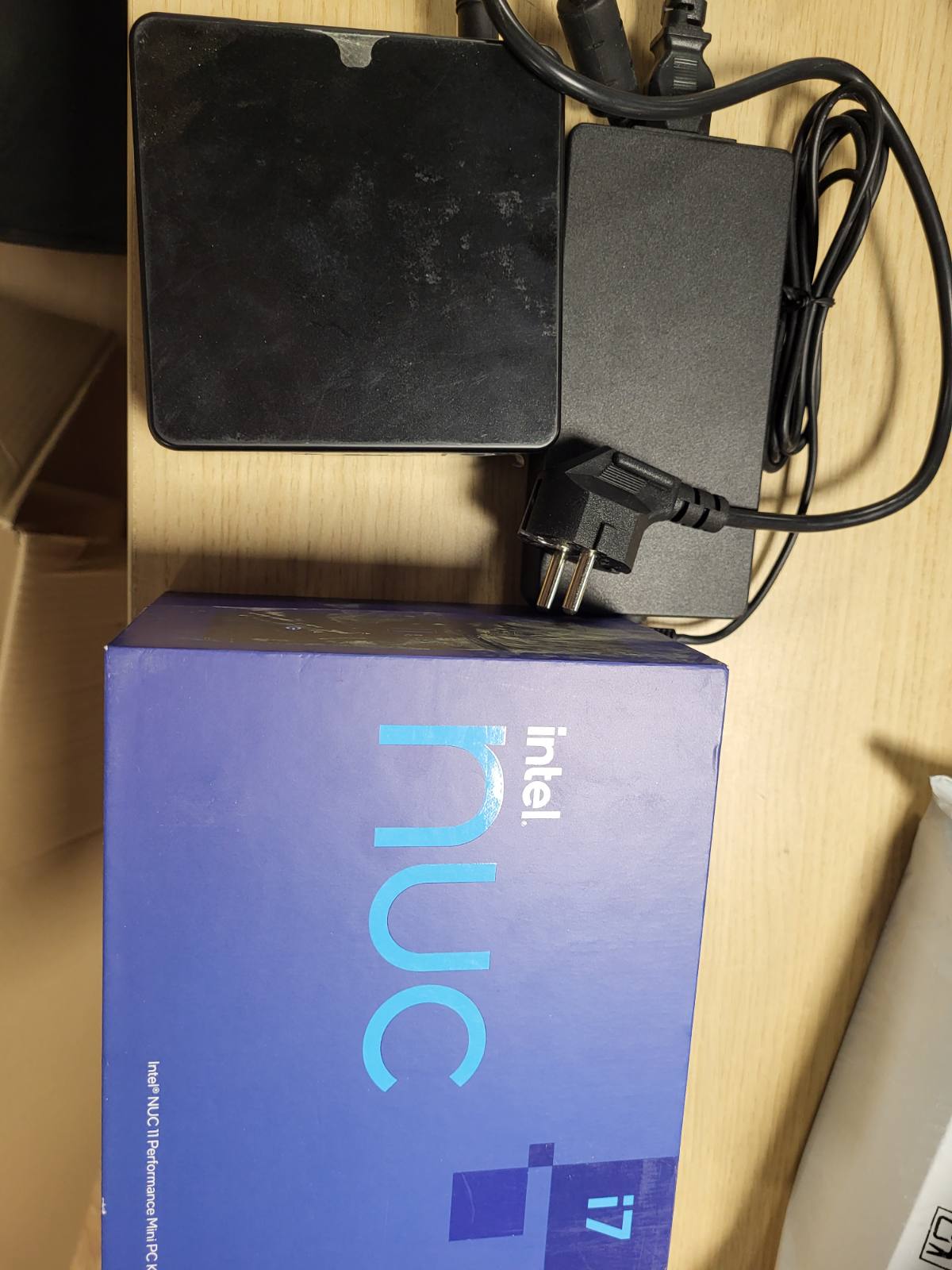 273321 - INTEL NUC 11, Mini PC Desktop, Windows 10 Pro, Intel® Core i7-1165G7, 4-Bërthama, 2.8GHz-4.7GHz Turbo, 8 File, 12MB Cache, 16GB RAM, 512GB PCIe SSD, Grafikë Intel® Iris™ Xe 28W