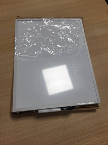 274124 - Amazon Basics Tabelë magnetike e fshirë në mënyrë të thatë me kornizë alumini, për montim në mur vetëngjitës, për shtëpi, zyrë, shkollë, 28cm x 36cm