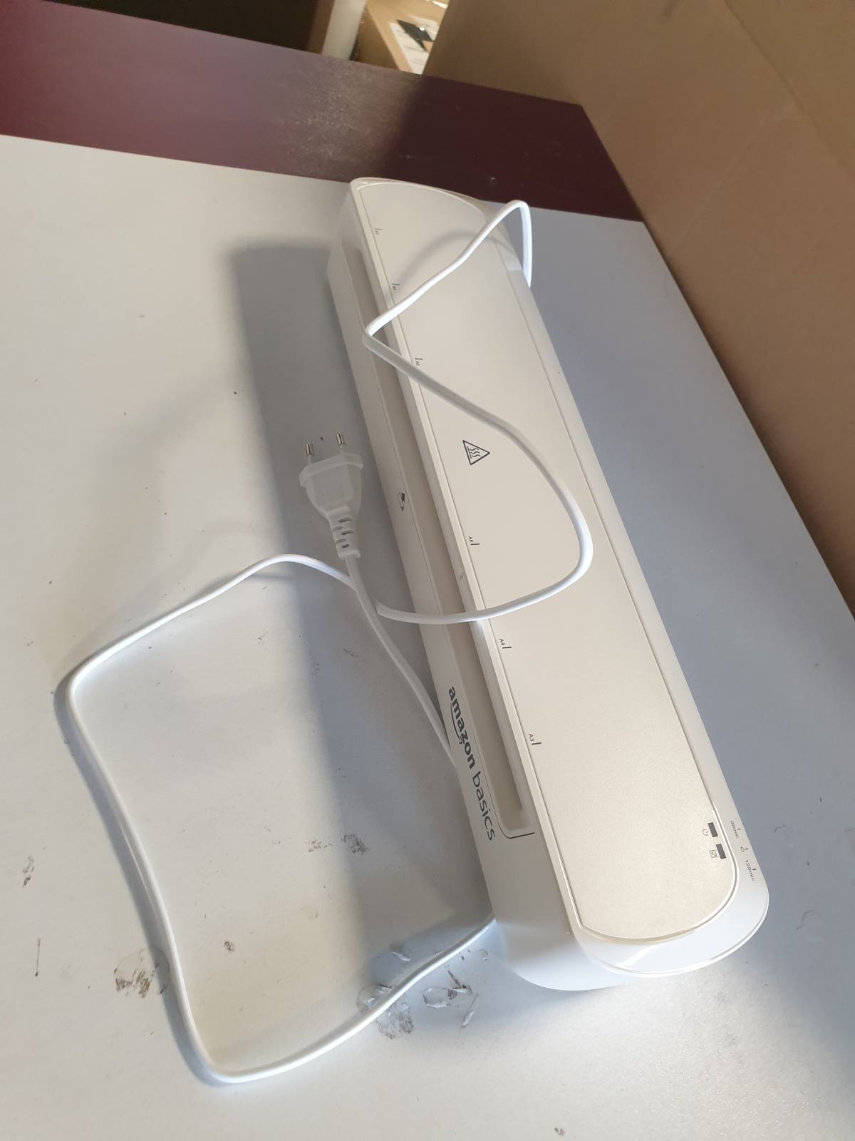 273419 - Amazon Basics Laminator termik, madhësia A3, 20 qese laminimi të përfshira, e bardhë