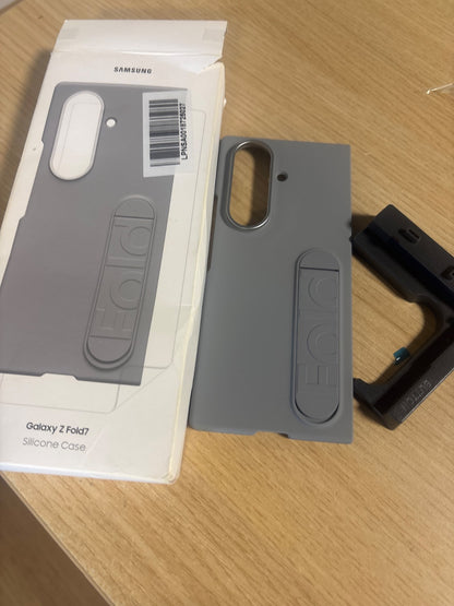 319109 - Samsung Galaxy – Këllëf silikoni me mbështetëse për Galaxy Z Fold6, ngjyrë gri