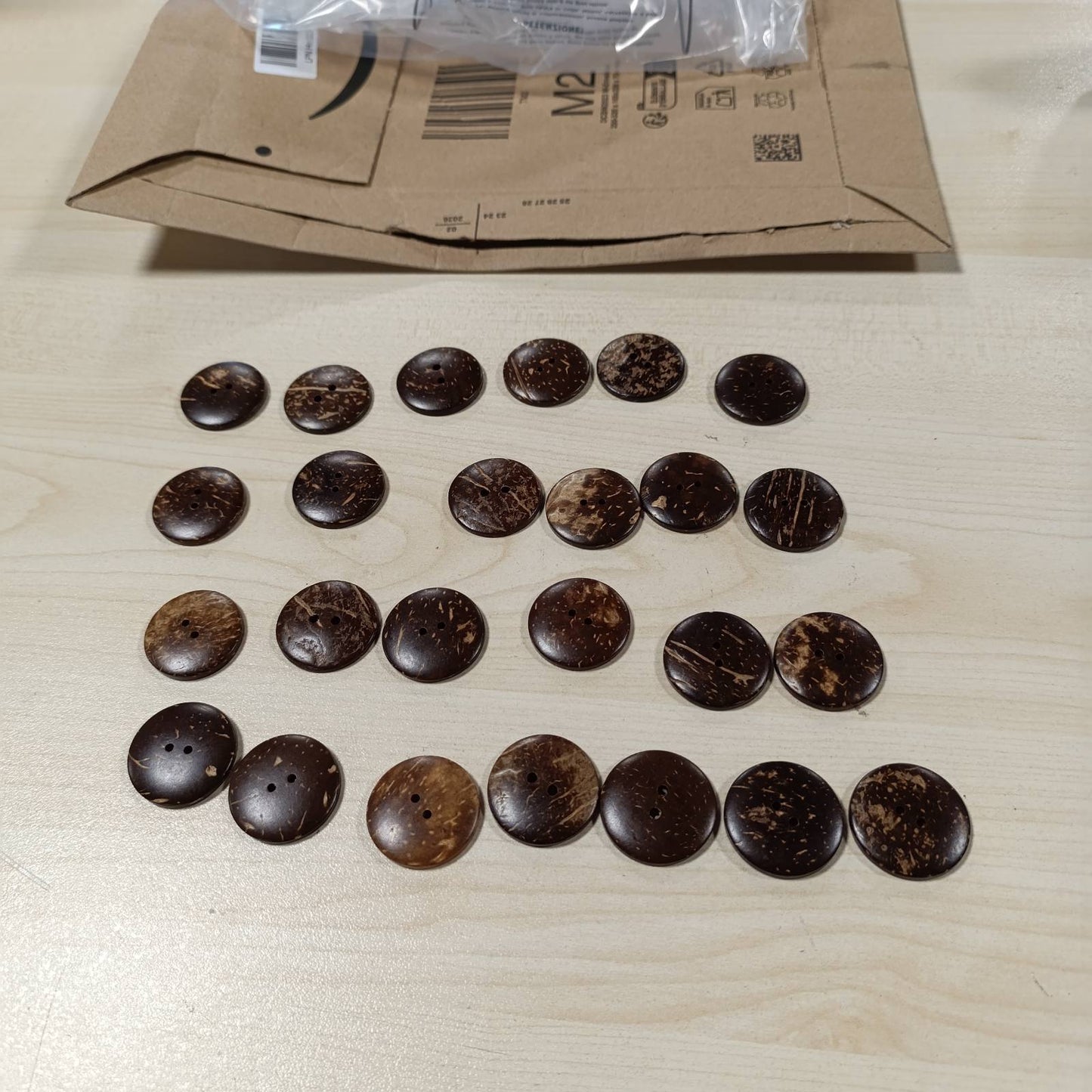 274733 - JAXICREY 30 copë kopsa druri, kopsa kafe 30 mm kopsa druri klasike natyrale për fëmijë. Bli për punime artizanale kopsa kokosi. Kopsa qepjeje druri me 2 vrima për qepje xhaketash.