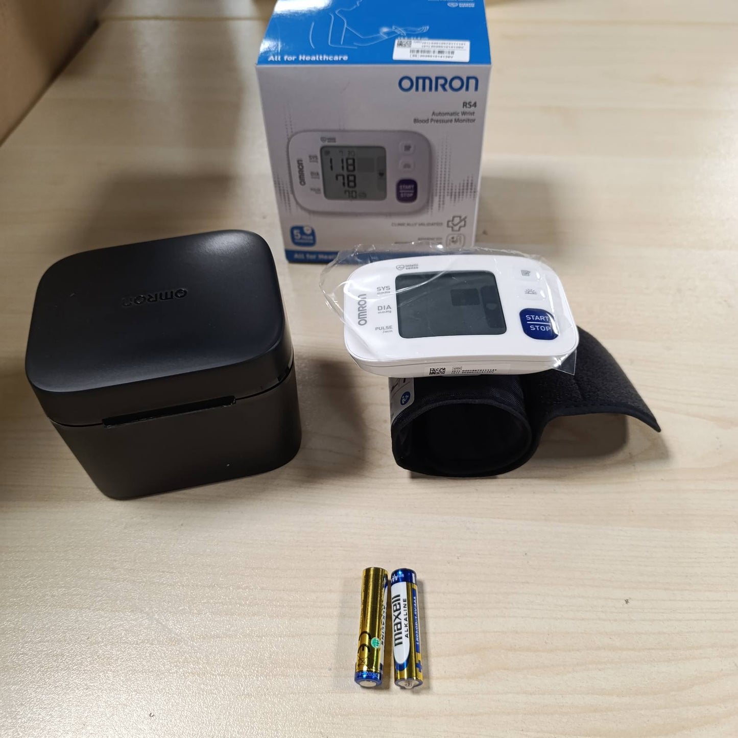 275191 - OMRON RS4, monitor automatik i tensionit të gjakut për kyçin e dorës, fitues i testit Stiftung Warentest 11/2023, i validuar klinikisht, me memorie, sensor pozicionimi për matje të saktë, kontroll i përshtatshmërisë së manshetës