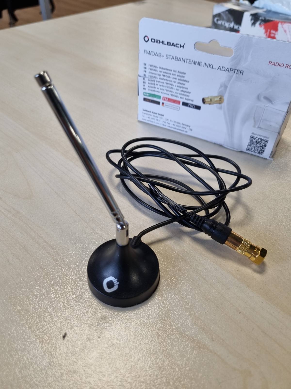 273967 - OEHLBACH Antenë me shufër radioje FM DAB+, 75 ohm, antenë teleskopike, bazë magnetike, adaptor koaksial F-seeker, e zezë, model 17207