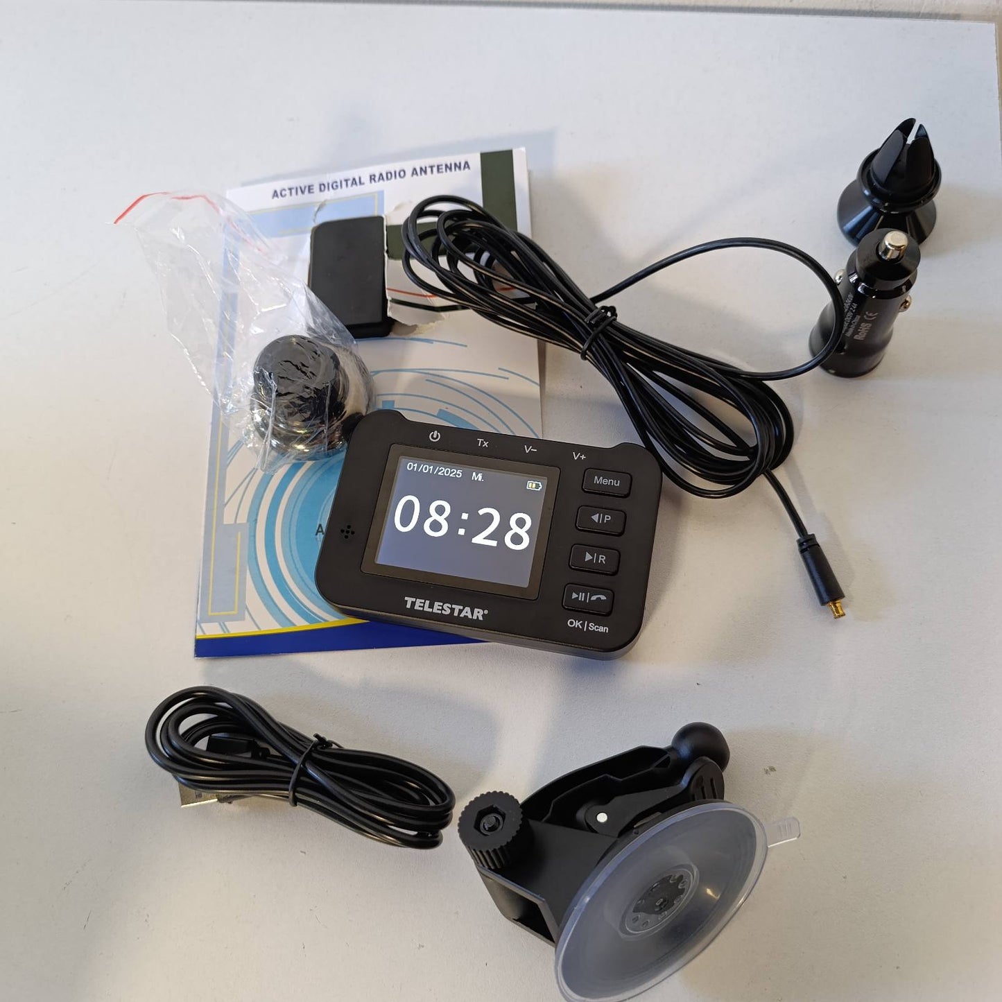 319638 - TELESTAR TOP CAR 2, Përshtatës DAB+ për Radiot e Makinës, Transmetues FM, Lidhje Line-Out, Ekran me Ngjyra, Bateri, Transmetim Audio Bluetooth, Sistem pa Duart, microSD, E Zezë