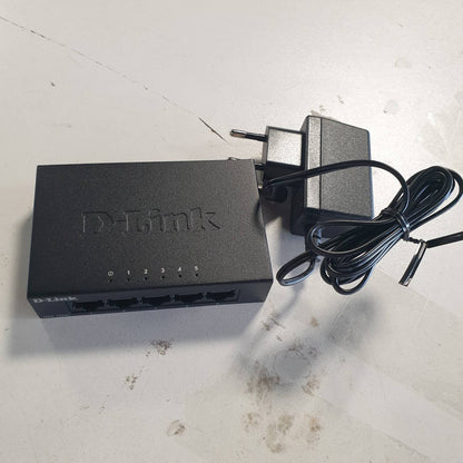 274011 - D-LINK DGS-105GL Ndërprerës Gigabit i Pamenaxhuar me 5 Porta, pa prizë, me rrota metalike, për desktop, plug-and-play, QoS, 802.3az EEE, i zi