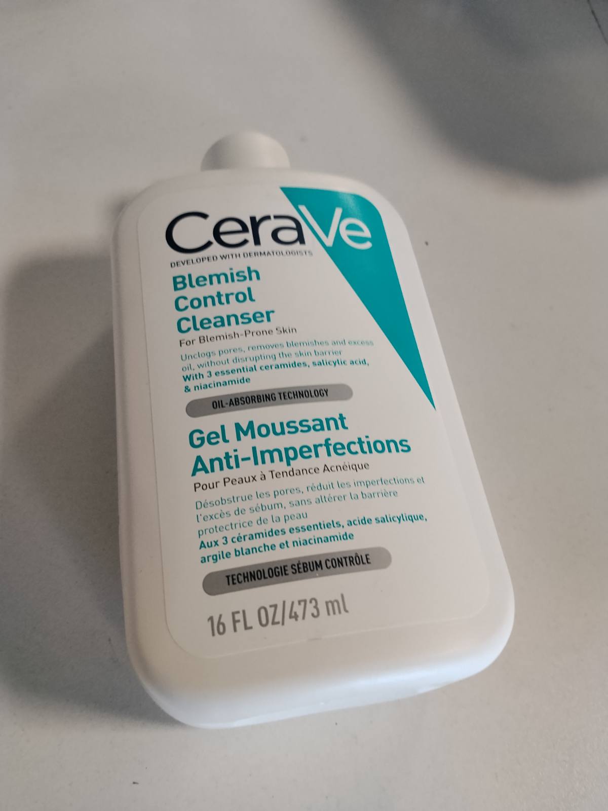 317928 - CERAVE - Xhel shkumëzues kundër njollave, 473ml - Acid salicilik, argjilë e bardhë, qeramide, niacinamidë - Lëkurë e prirur ndaj akneve