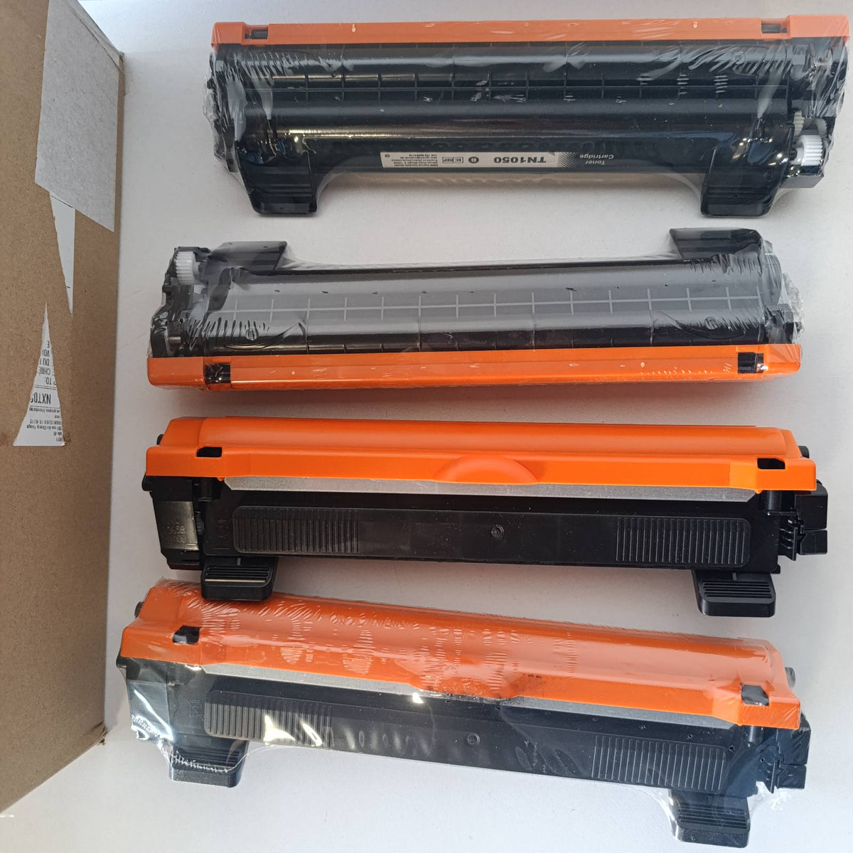 310277 - YOWELL Toneri 4X TN1050 i pajtueshëm me Brother TN1050 TN-1050 për DCP-1610W, DCP-1612W, DCP-1510, DCP-1512, MFC-1810, MFC-1910W, HL-1110, HL-1112, HL-1210W, HL-1212W.