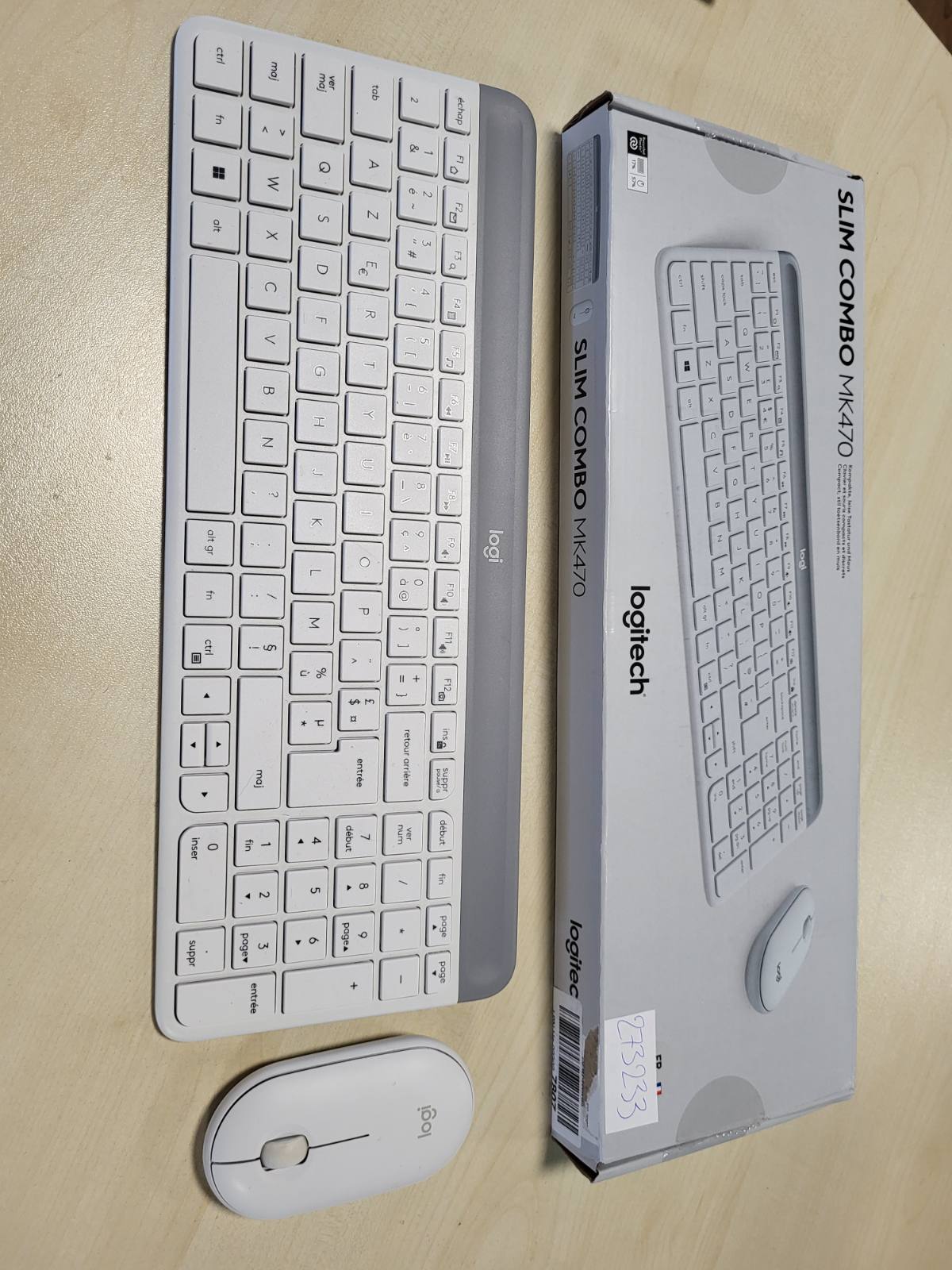 273233 - LOGITECH Kombinim tastiere dhe mausi pa tel MK470, 2.4 GHz me marrës USB Unifying, maus optik ultra i hollë, tastierë franceze AZERTY - e bardhë