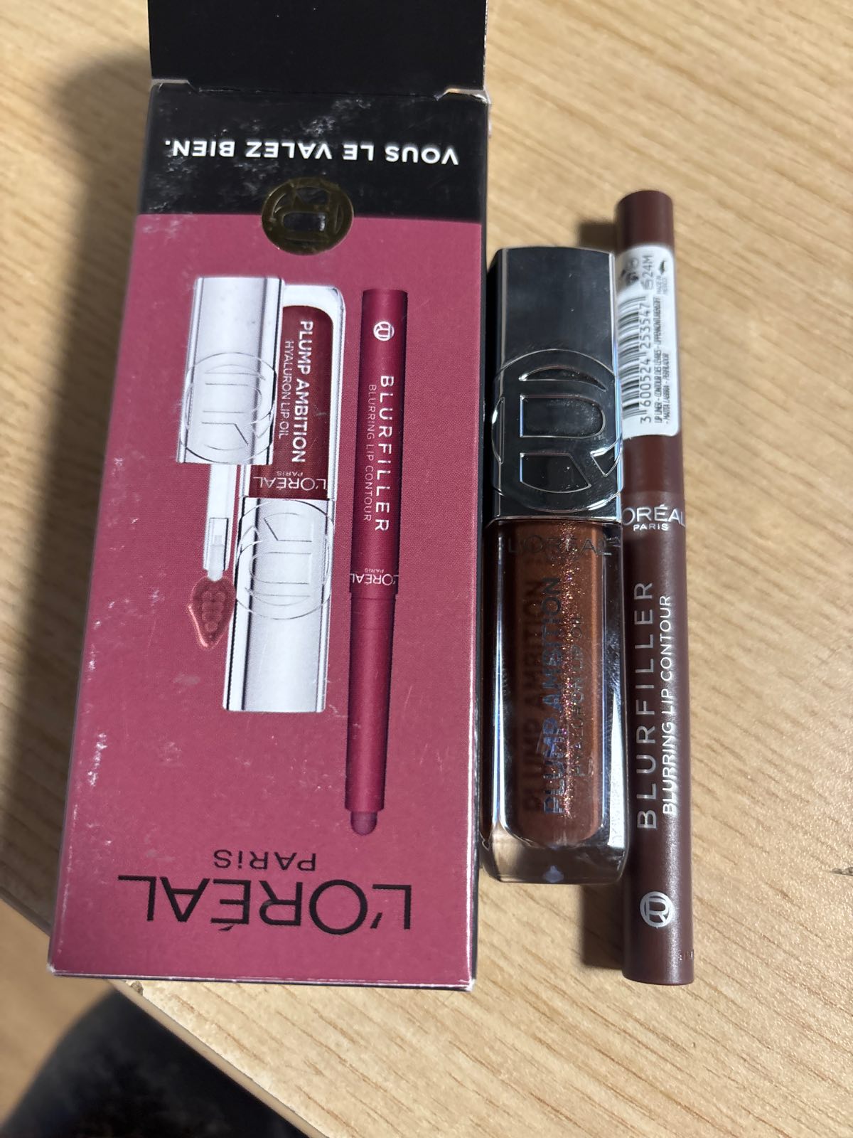 316777 - L'ORÉAL PARIS Kit për Buzëkuq - Vijëzues Buzësh Blurfiller & Vaj Buzësh Plump Ambition - Efekt i Mjegulluar & Plumping - Nuanca: Worth It Intense + Nuit Sparkle