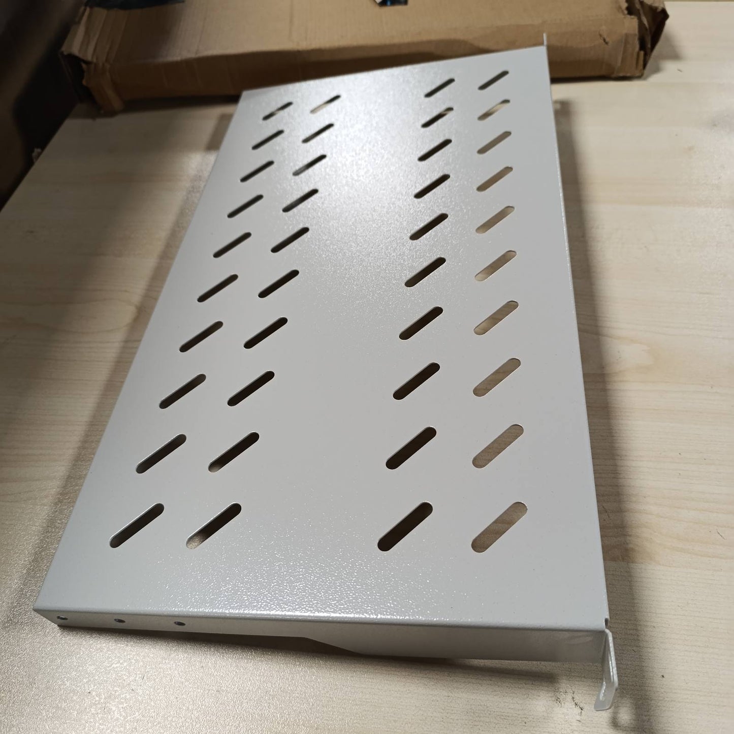 273877 - DIGITUS Rafti i fiksuar 19 inç 1U, Montim përpara, Kapaciteti i ngarkesës 15 kg, Thellësia 250 mm, Për kabinete rrjeti dhe serveri me thellësi 450 mm ose më shumë - Gri