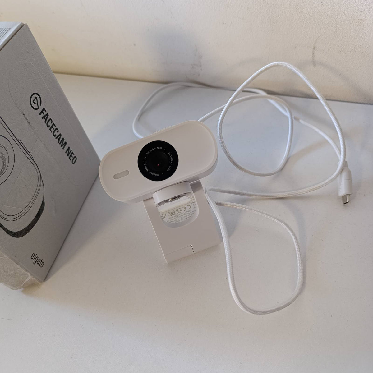 319673 - ELGATO Kamera Web Facecam Neo Full HD, mbyllëse privatësie, korrigjim drite, USB-C, për PC/Mac, videokonferenca, transmetim, Teams/Zoom/Slack/OBS/Twitch/YouTube