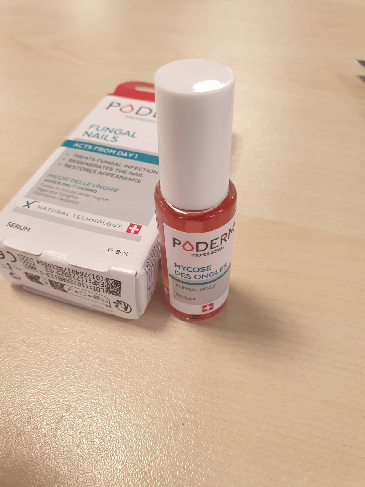 316964 - PODERM Trajtim 2-në-1 për kërpudhat e thonjve, me bimë antifungale dhe restauruese, kujdes profesional për këmbët/duart, i shpejtë dhe i lehtë, prodhuar në Zvicër