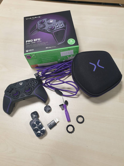 272722 - PDP VICTRIX PRO BFG – Kontrollues pa tel i zi për Xbox Series X|S, Xbox One dhe PC me Windows 10/11