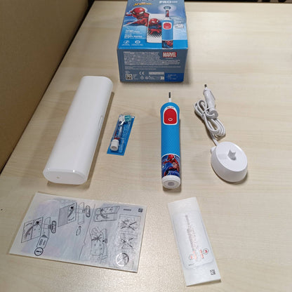 316317 - ORAL-B Furçë dhëmbësh elektrike Pro Kids Spiderman - Për fëmijë 3 vjeç e lart - Përfshin 1 kokë furçe dhe ngjitëse për furçë dhëmbësh, çantë udhëtimi - Blu/e kuqe