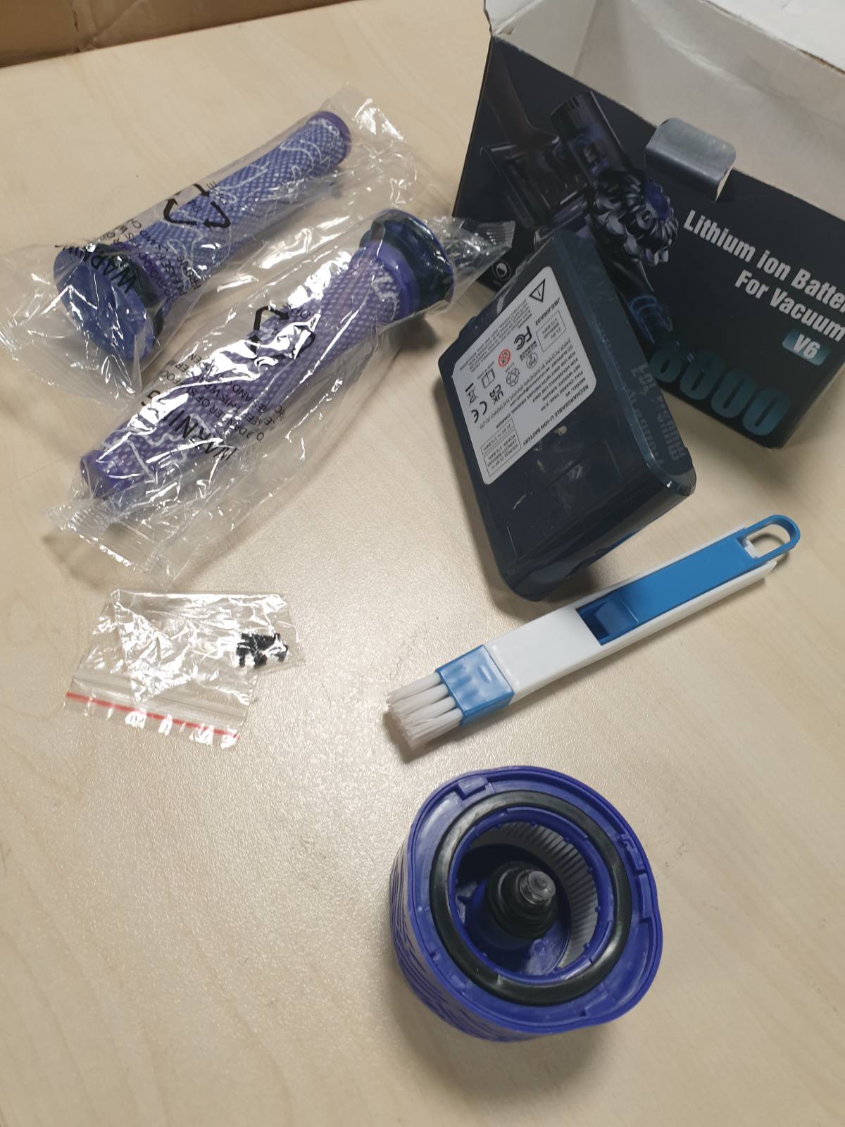 276514 - MORPILOT Bateri 8000mAh për Dyson V6 DC62 SV03 Animal Pro Fluffy Absolute Trigger SV09 SV05 SV06 SV07 DC59 DC61 DC58 DC72 DC74, me 2 parafiltra, 1 postfiltër dhe kaçavidë