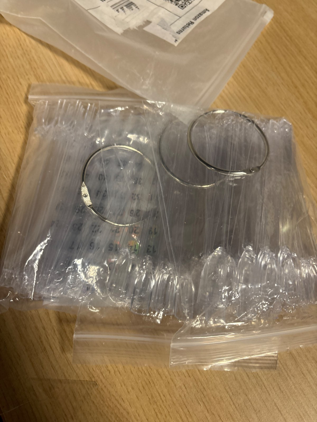 303889 - 150 copë Mostra Plastike për Thonj, Stendë për Shfaqjen e Mostrave të Thonjve, Ekran me Ngjyra për Stil Artin e Thonjve dhe Ekran me Ngjyra me Ngjitëse Numrash 1-180