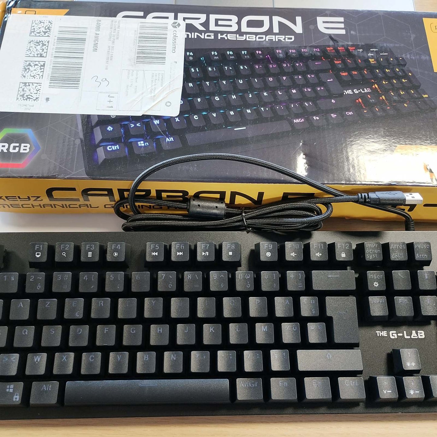 273274 - G-LAB Tastiera Mekanike për Lojëra Keyz Carbon E, Çelësa AZERTY Blue, Ultra Precize - 16 Efekte Ndriçimi nga Prapa - Mbështetëse Magnetike për Kyçin e Duarve - E Përputhshme me PC PS4/PS5 Xbox One/Series X - E Re