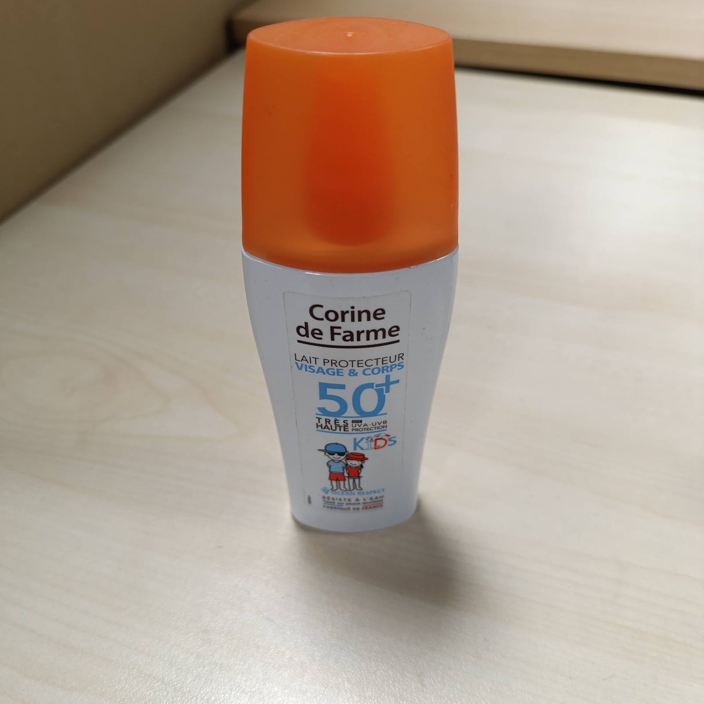 318149 - CORINE DE FARME Qumësht Mbrojtës SPF50+ KIDS, 150 ml, Mbrojtje e Lartë nga Dielli për Fytyrën dhe Trupin, për Lëkurën Delikate të Fëmijëve, Monoi Tahitian, Hipoalergjik