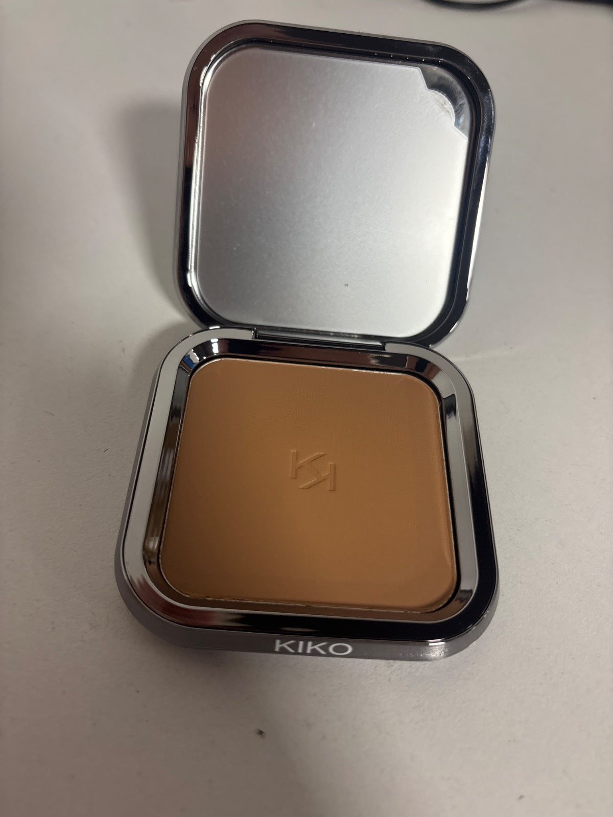 317795 - KIKO MILANO Pudër Bronzuese Flawless Fusion 05, rezultat i njëtrajtshëm