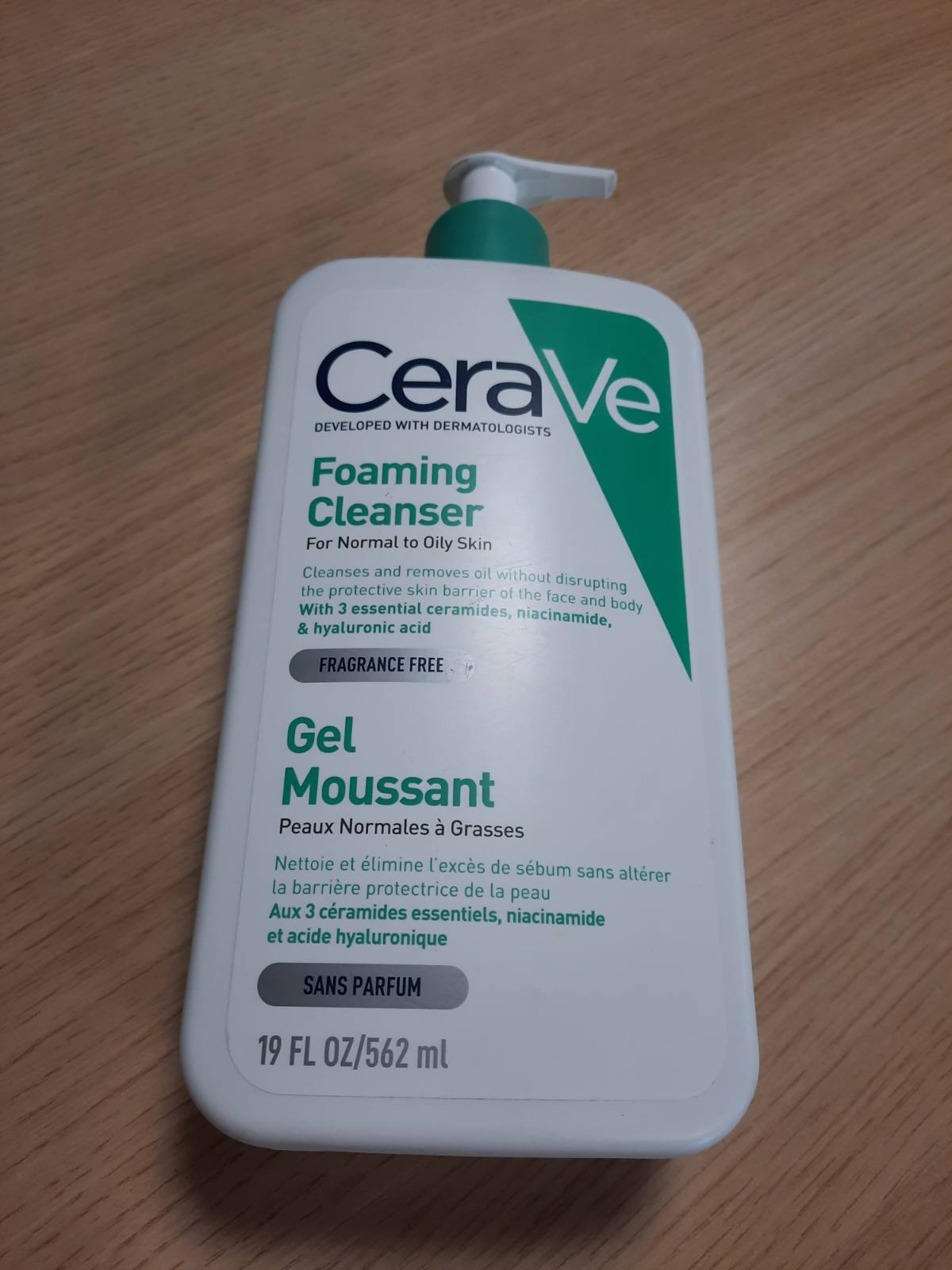 275633 - CERAVE Xhel Pastrues me Shkumë, 562 ml, për lëkurë normale deri në të yndyrshme, heq vajin e tepërt dhe papastërtinë, i pasuruar me ceramide esenciale, niacinamidë dhe acid hialuronik