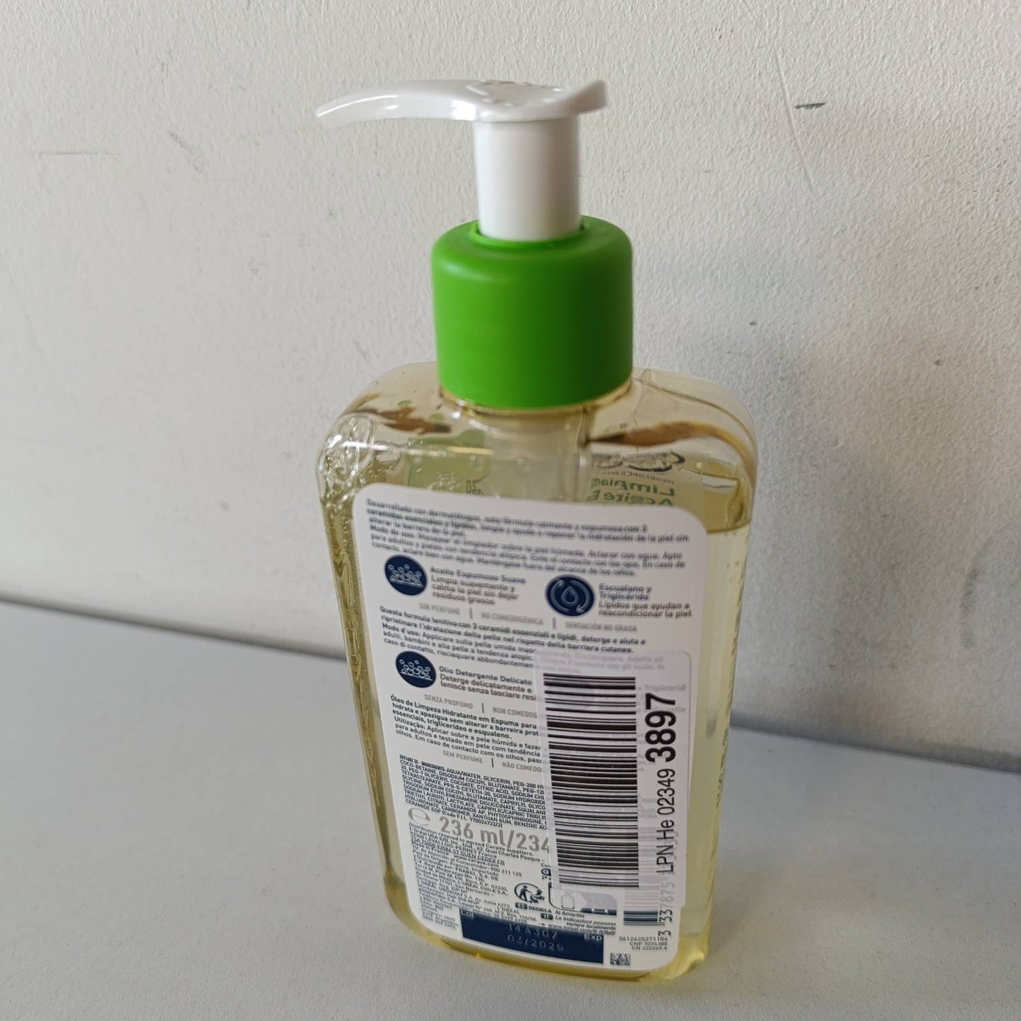 318548 - CERAVE - Pastrues me shkumë dhe vaj hidratues, 236 ml, për lëkurë normale deri shumë të thatë, i pasuruar me acid hialuronik