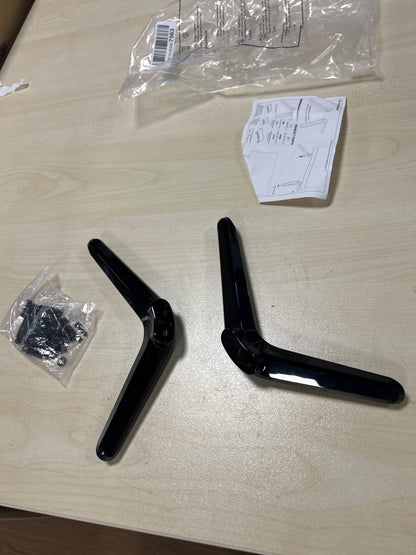 274238 - Mbështetëse universale për televizor, e përshtatshme për televizorë me hapësirë vrimash montimi prej 17 deri në 20 mm (32 deri në 65 inç), e bërë nga materiali ABS, me vida të përfshira