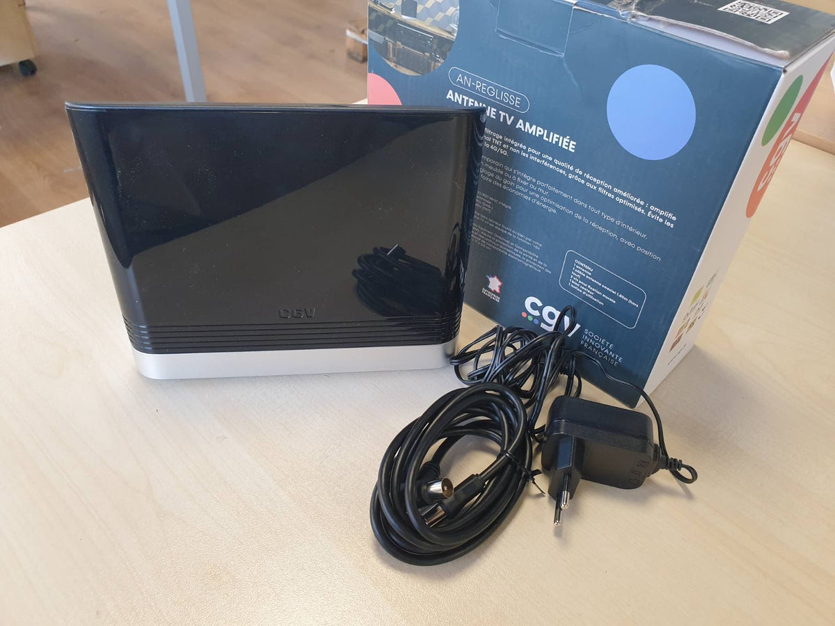 295673 - CGV | Antenë e fuqishme për TV HD/UHD të brendshme | E kuqe Licorice CE 700 | Filtër i integruar 4G/5G LTE | Amplifikim i rregullueshëm