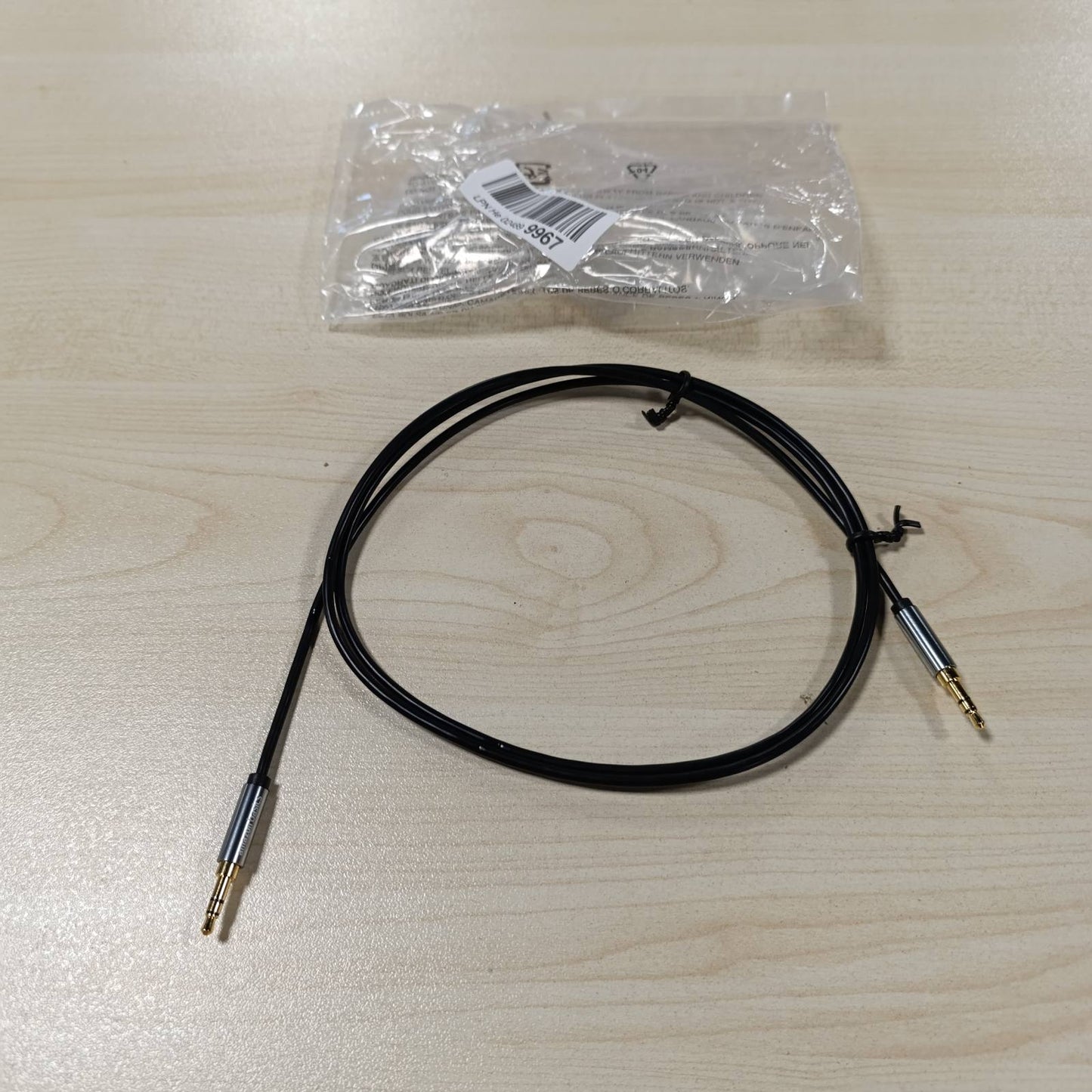 267354 - AMAZON BASICS Kabllo ndihmës audio stereo jack 3.5 mm në jack 3.5 mm, 1.2 m, e zezë