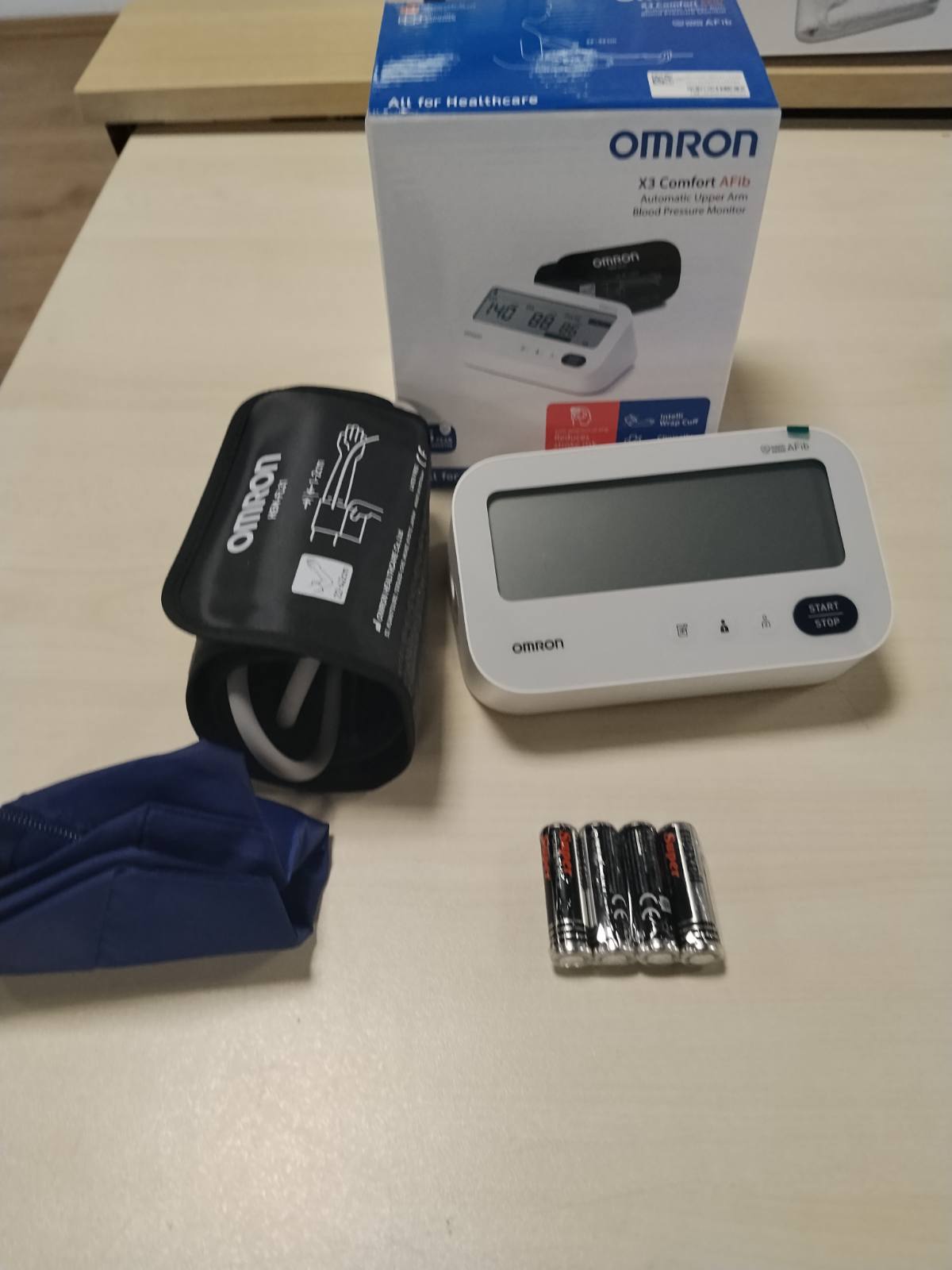 296671 - OMRON X3 Comfort AFib Monitorues i presionit të gjakut për krahun e sipërm me zbulim të AFib
