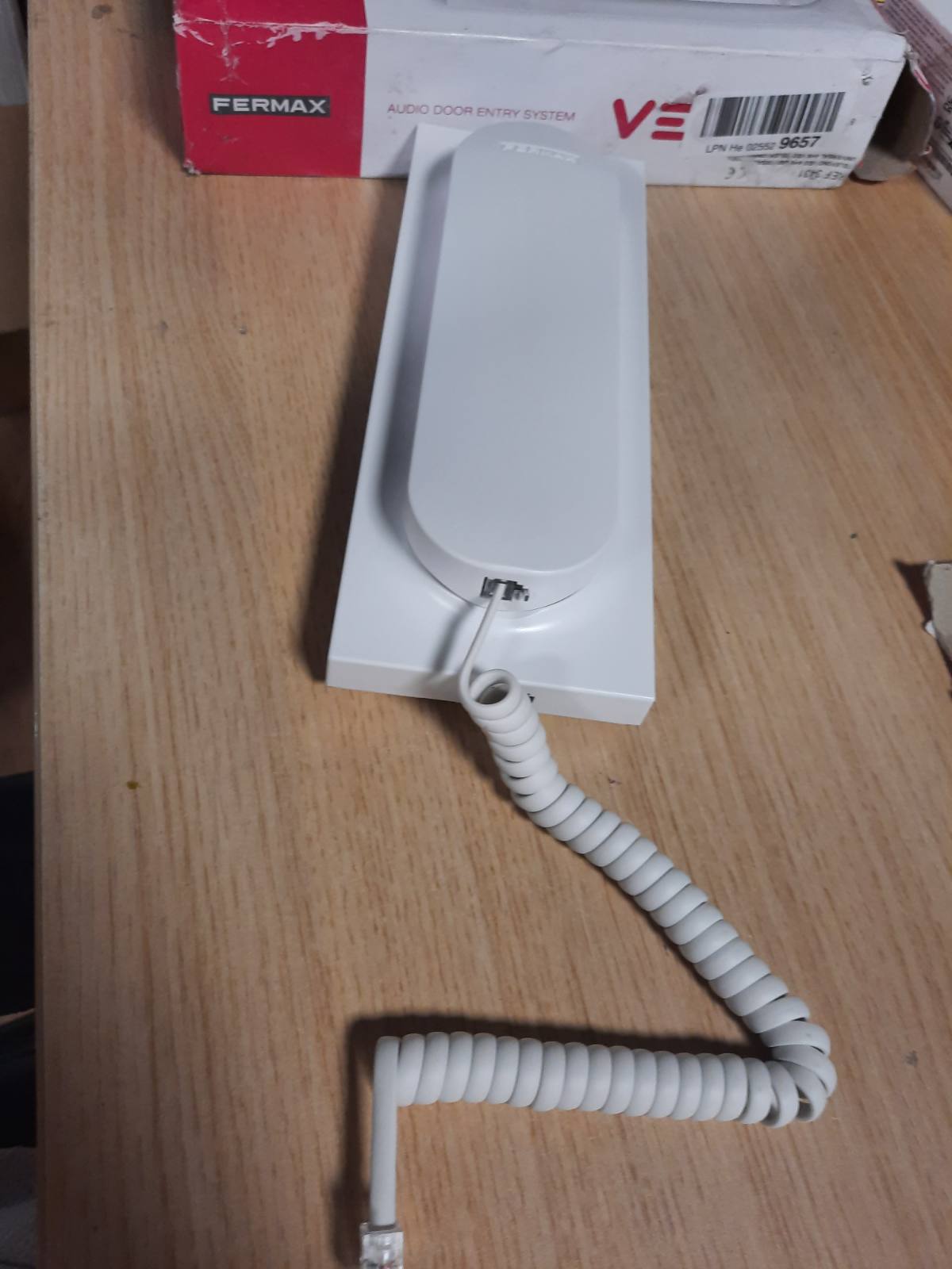 245624 - Fermax 3426 VEO – Telefon audio për hyrjen e derës (interfon) me receptor, i përshtatshëm për sistemet 4+N.