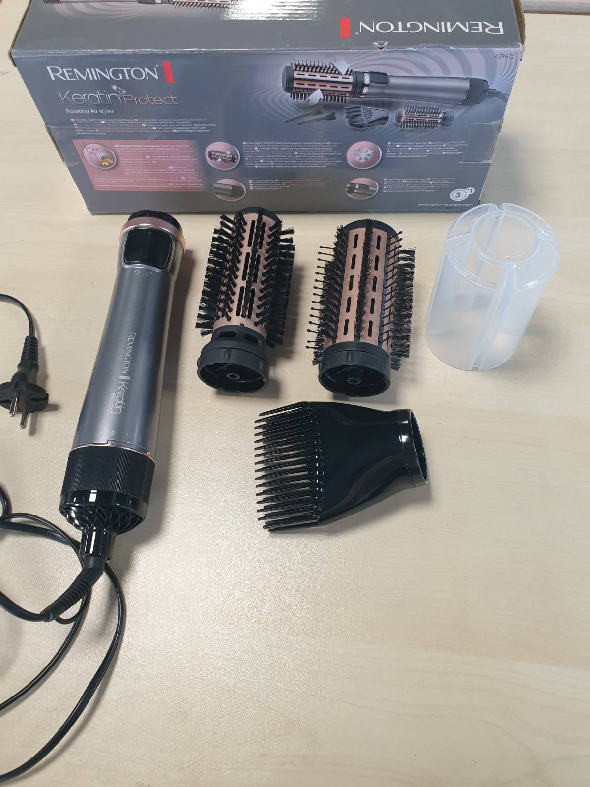 315787 - REMINGTON Furçë Automatike me Ajër të Nxehtë AS8811, Trajtim me Keratin dhe Vaj Bajamesh, Mbrojtje nga Keratini, 1000W, Qeramikë, Temperaturë e Ndryshueshme, 3 Aksesorë: 2 Furça të Rrumbullakëta 40 & 50 mm + Vëllim