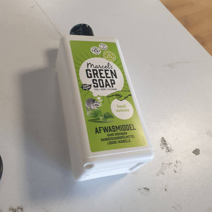 319133 - MARCEL'S Sapun i Gjelbër - Lëng për Larjen e Enëve me Borzilok dhe Vetiver - Formulë pa Mikroplastikë - Vegan - Shishe e Bërë nga 100% Plastikë e Ricikluar - Mund të Mbushet - 500 ml