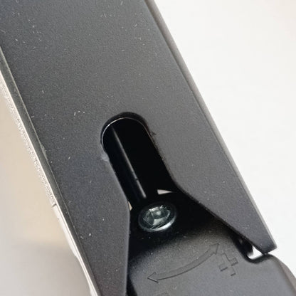 320039 - AMAZON BASICS Mbështetëse për tavolinë për monitor kompjuteri, krah monitori me sustë gazi, e rregullueshme, për monitorë deri në 27 inç (68.6 cm), e zezë