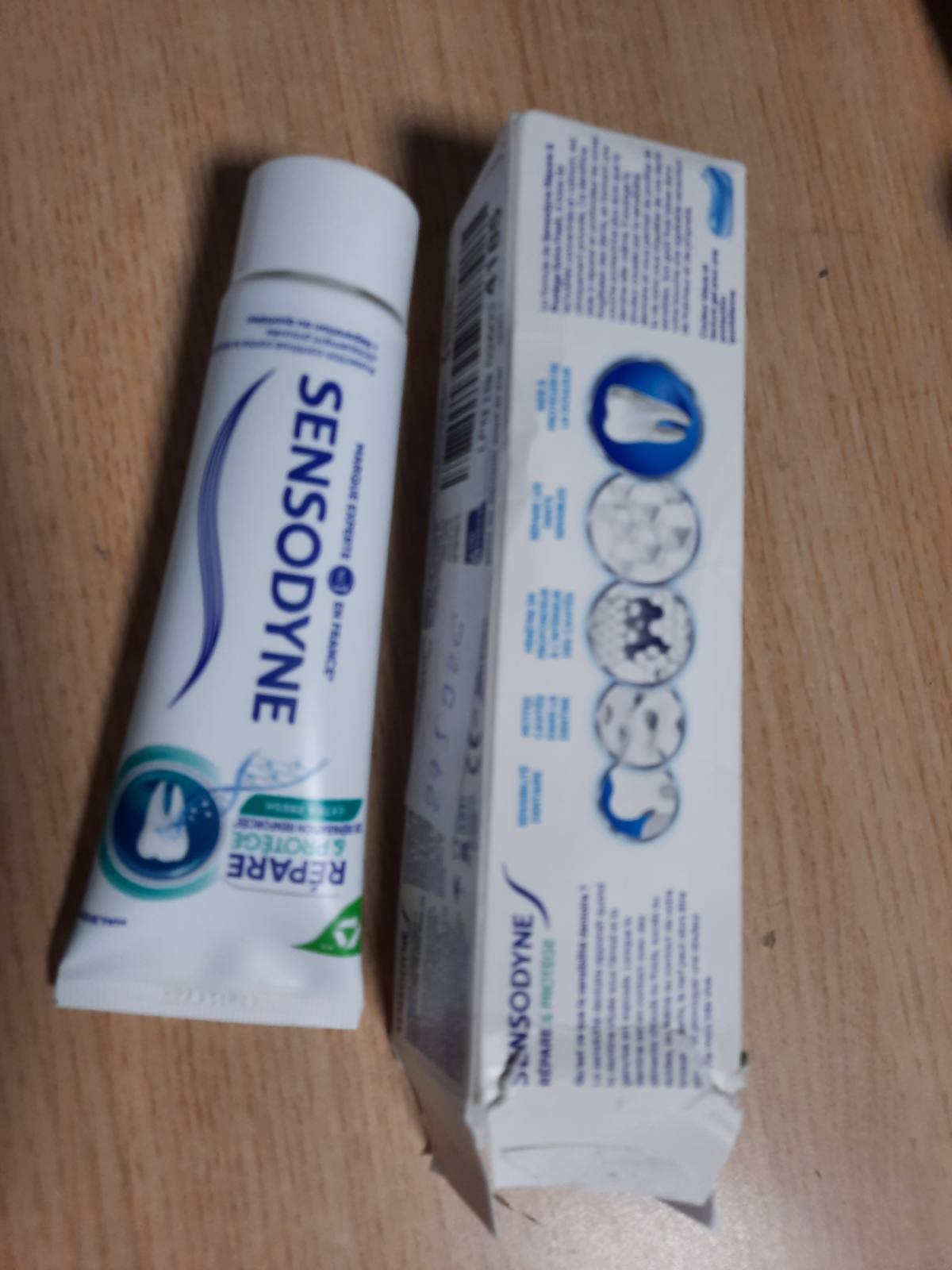 275926 - SENSODYNE - Pastë dhëmbësh për riparim dhe mbrojtje - Riparim i thellë për dhëmbë të ndjeshëm - Klinikisht e provuar për lehtësimin e ndjeshmërisë së dhëmbëve - Me Novamin - Mente e freskët - 75 ml