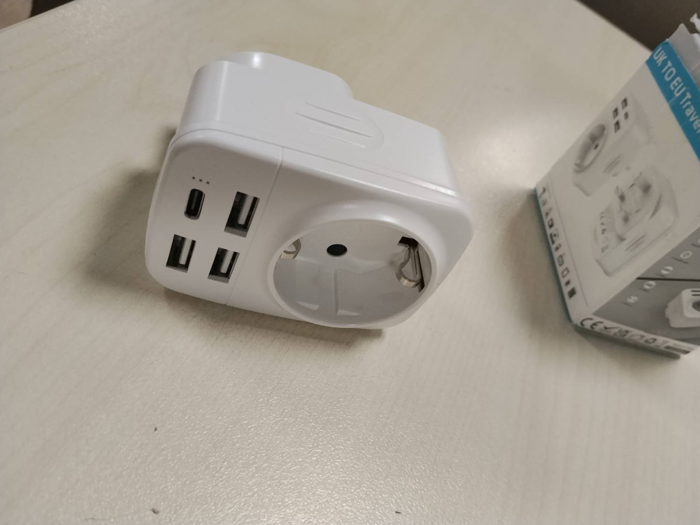 320376 - HOPPAC Adaptor Prize UK, 3 porta USB-A dhe 1 portë USB-C, 5-në-1, për Mbretërinë e Bashkuar dhe Francë