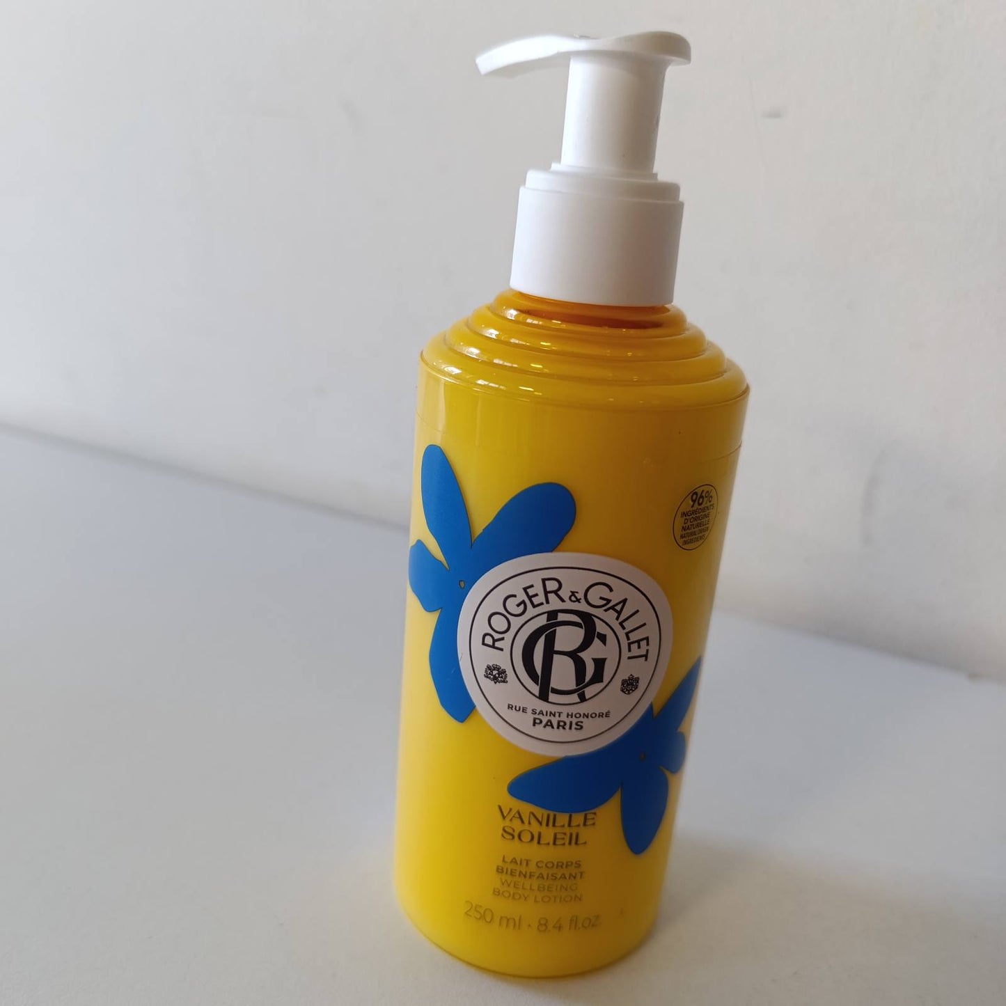 317987 - ROGER&GALLET Vanille Soleil Qumësht Hidratues për Trupin - 250 ml