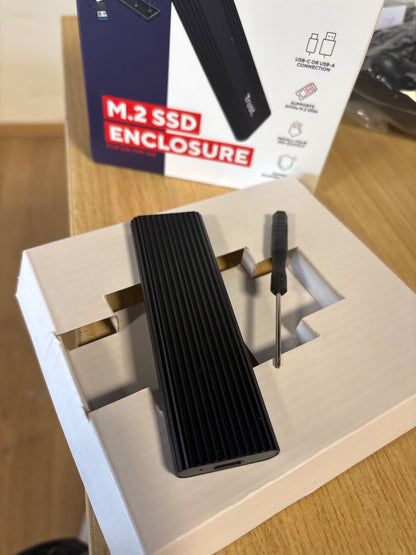 320198 - TRUST Kutia e diskut të ngurtë M.2 NVMe USB-C 10Gbps, 4TB, mbështet 2230 2242 2260 2280, FAT32/NTFS/EXT4/exFAT/APFS