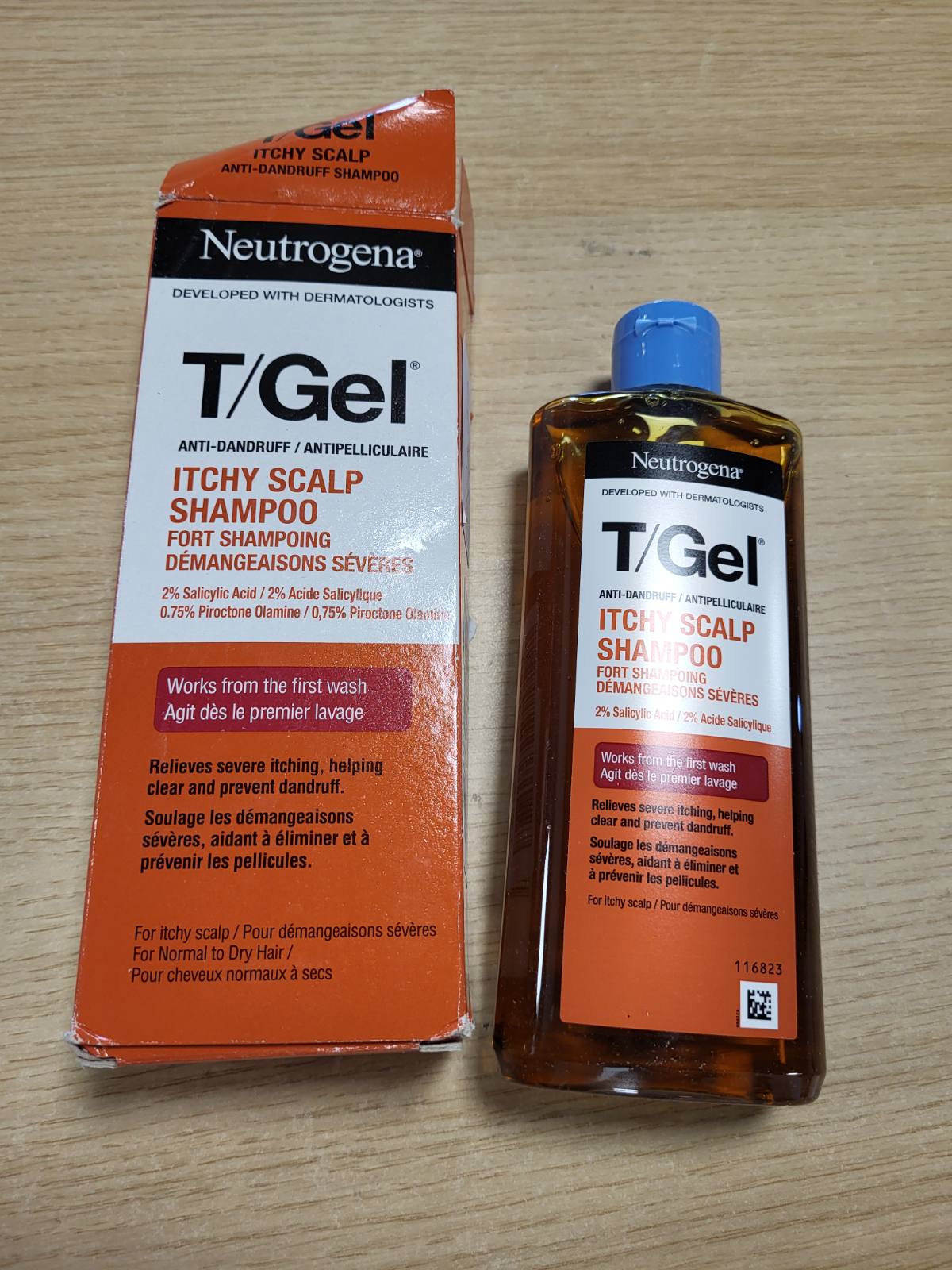 318093 - NEUTROGENA Shampo Kundër Zbokthit T/Gel 250 mL, Qetësuese për Kruajtje