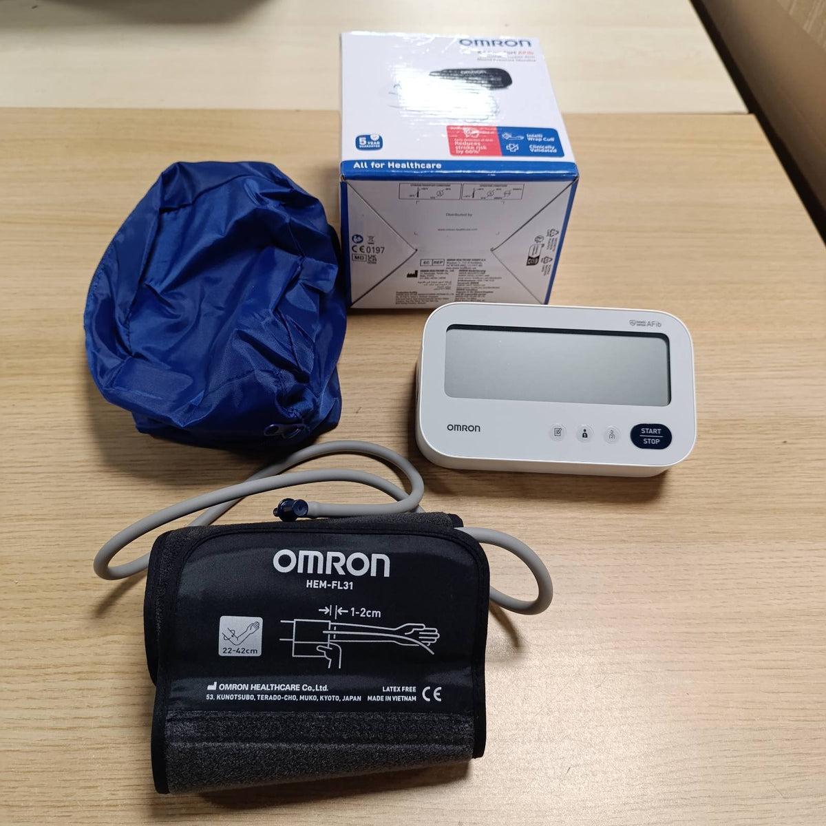 315535 - OMRON X3 COMFORT AFIB - Monitor dixhital i tensionit të gjakut për krahun e sipërm, zbulim automatik të fibrilacionit atrial (AFib), i validuar klinikisht për 2 përdorues