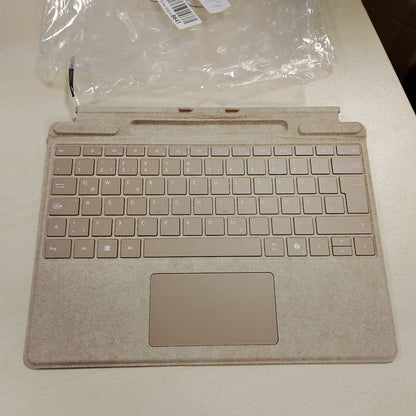 305061 - MICROSOFT Tastiera Surface Pro me Hapësirë Ruajtjeje për Stilolaps, Sand, QWERTZ, E pajtueshme me Surface Pro Copilot+ PC (Edicioni i 11-të), Surface Pro 9 dhe Surface Pro 8