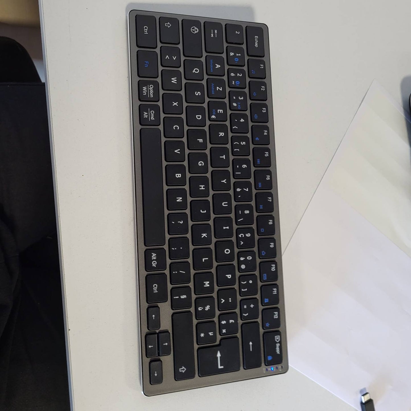 320189 - AMAZON BASICS Tastiera pa tel për tableta, e pajtueshme me PC, MacOS, laptop, smartphone, tablet, 2.4GHz, 300g